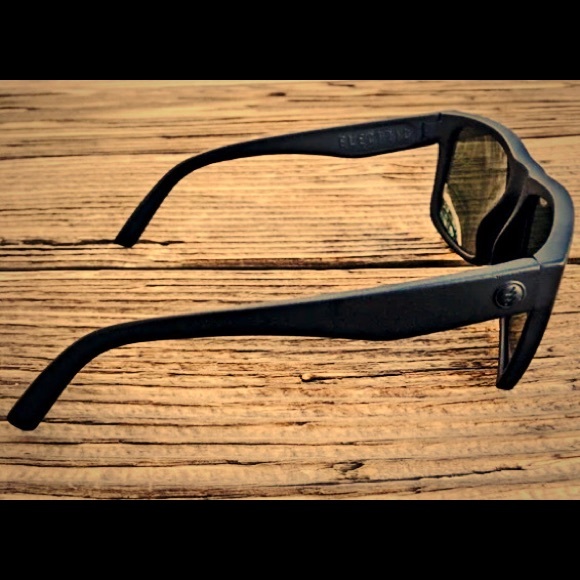 Electric “swingarm” sunglasses - Picture 2 of 3